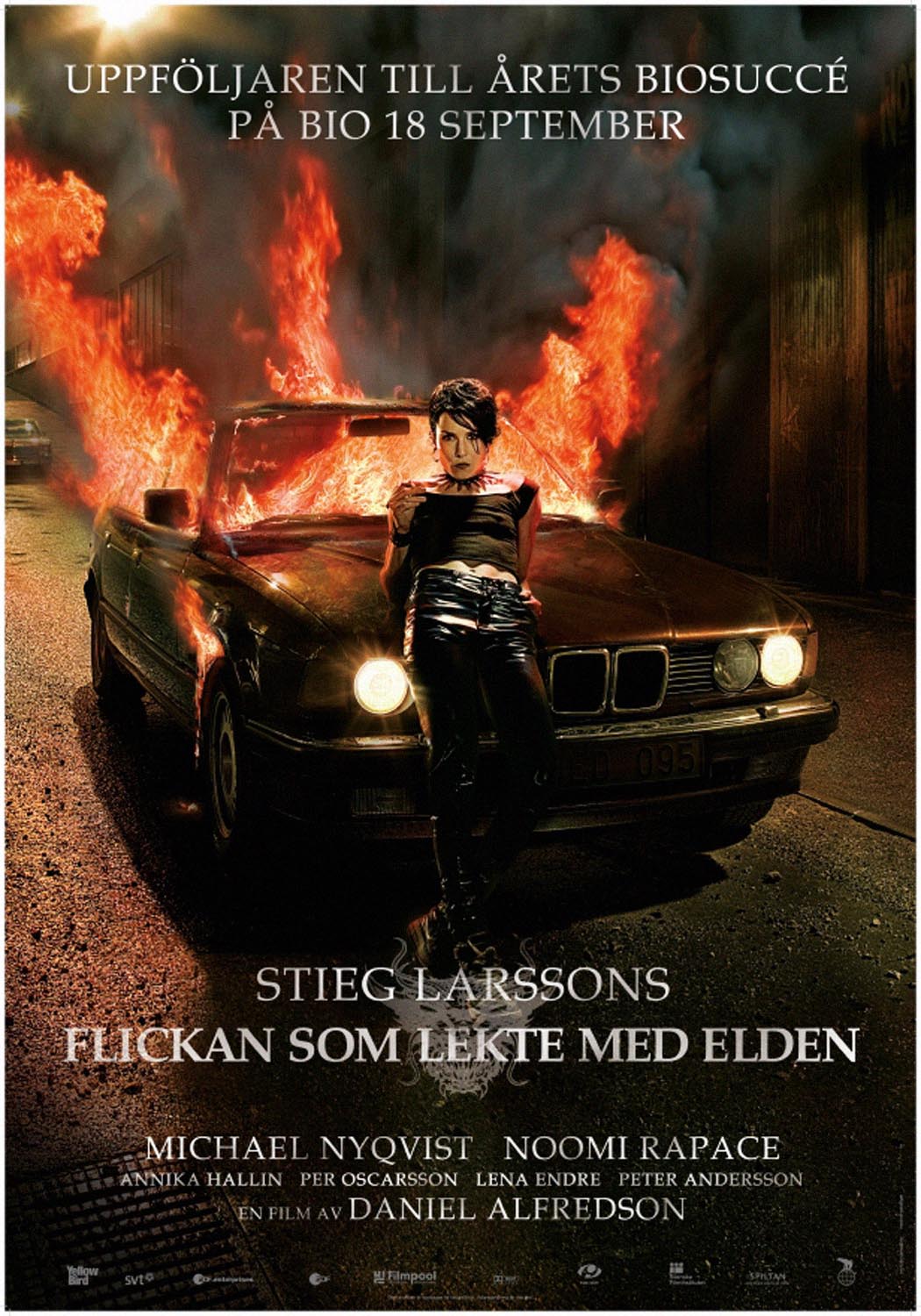 FLICKAN SOM LEKTE MED ELDEN